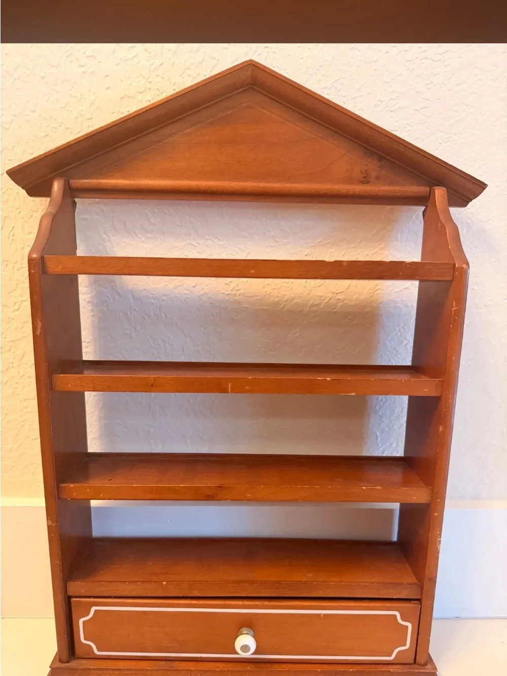 LENOX Spice Jar Village House Display Shelf in Warm Brown